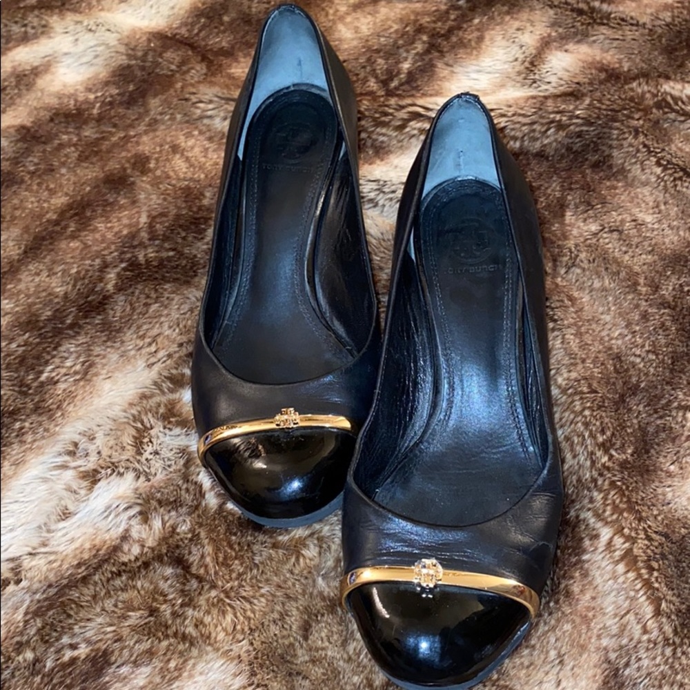 Tory Burch round toe wedge, (fits like an 8)